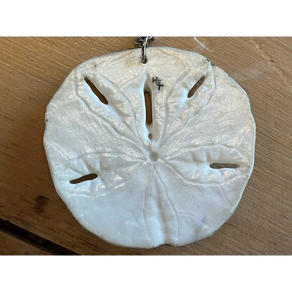 Vintage Painted Sand Dollar Necklace. Blue Bird w/ Flowers. Signed. Birds Beach - Picture 4 of 7